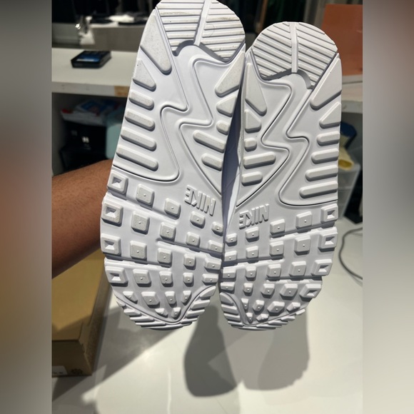 Nike Air Max 90 Triple White Size W 8.5 - Picture 2 of 5